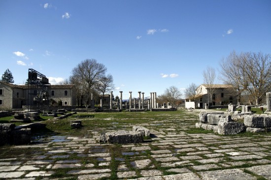 Zona archeologica di Attilia con la vecchia Saepinum.